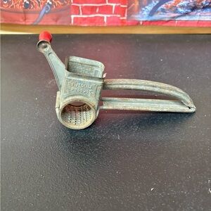 Mouli Vintage Metal Handheld Grater
